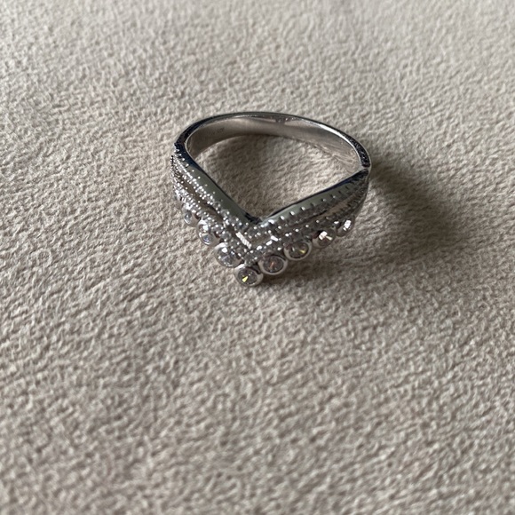 Brand new Sterling Silver Crown Ring - Picture 2 of 3